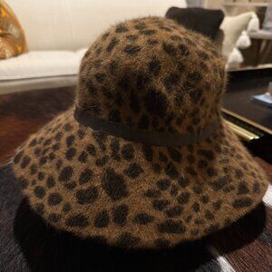 LEOPARD PRINT BUCKET HAT - OS  (NWT)